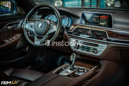 بي ام دبليو 740 2019 رمادي أوتوماتيك مستعملة للبيع في القاهرة - 6