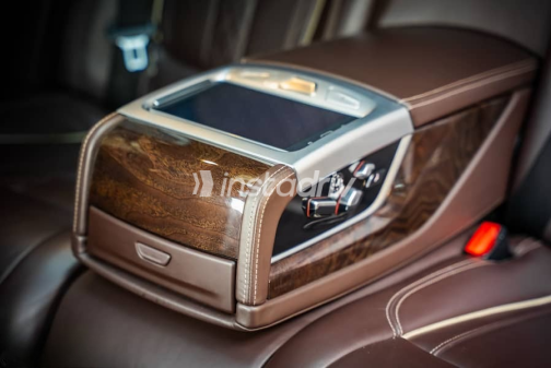بي ام دبليو 740 2019 رمادي أوتوماتيك مستعملة للبيع في القاهرة - 10
