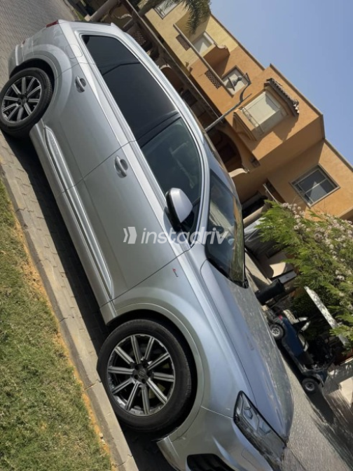 اودي Q7 2019 فضي أوتوماتيك مستعملة للبيع في الجيزة - 1