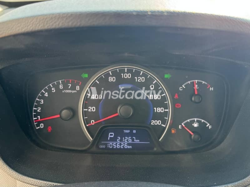 Hyundai I10 2016 Burgundy Automatic Used for Sale in Damietta - 8