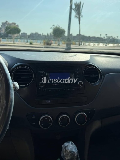 Hyundai I10 2016 Burgundy Automatic Used for Sale in Damietta - 9