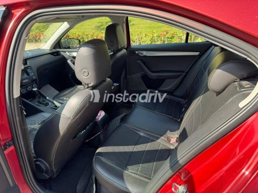 Skoda Octavia 2016 Burgundy Automatic Used for Sale in Cairo - 7