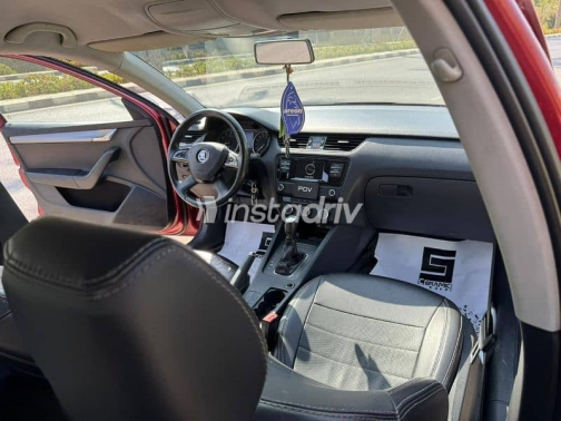 Skoda Octavia 2016 Burgundy Automatic Used for Sale in Cairo - 9