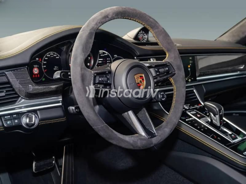 Porsche Panamera 2023 Green Automatic Used for Sale in Cairo - 6
