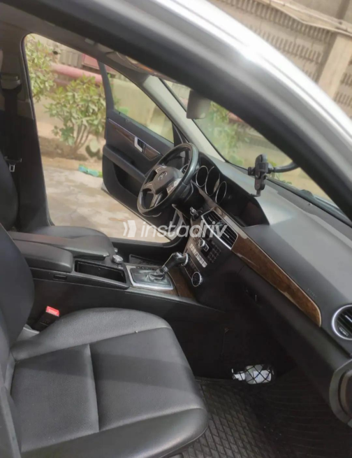 Mercedes C 180 2013 Silver Automatic Used for Sale in Sheraton - 2