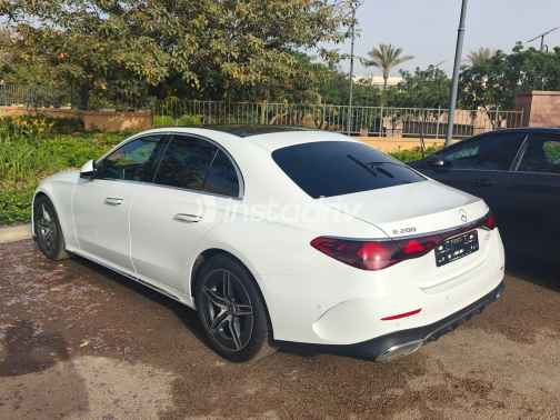 Mercedes E 200 2024 White Automatic Used for Sale in Cairo - 7