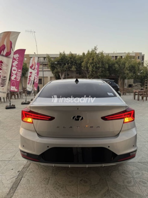 Hyundai Elantra 2027 Silver Automatic New for Sale in Giza - 3