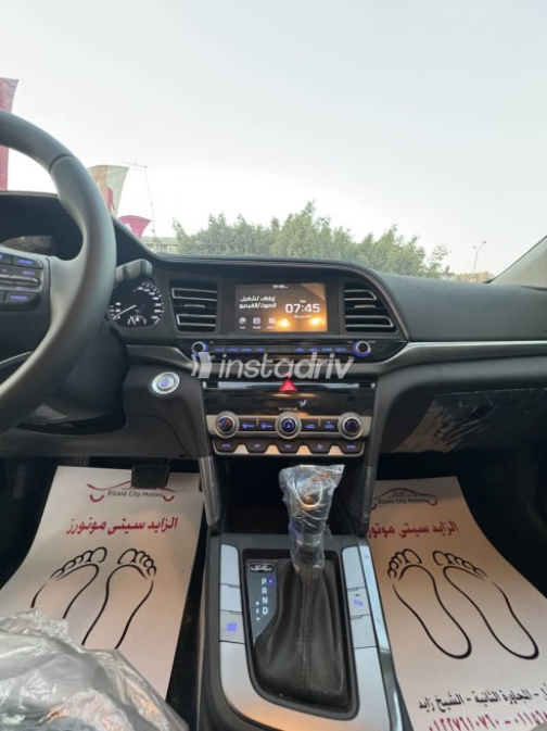 Hyundai Elantra 2027 Silver Automatic New for Sale in Giza - 4