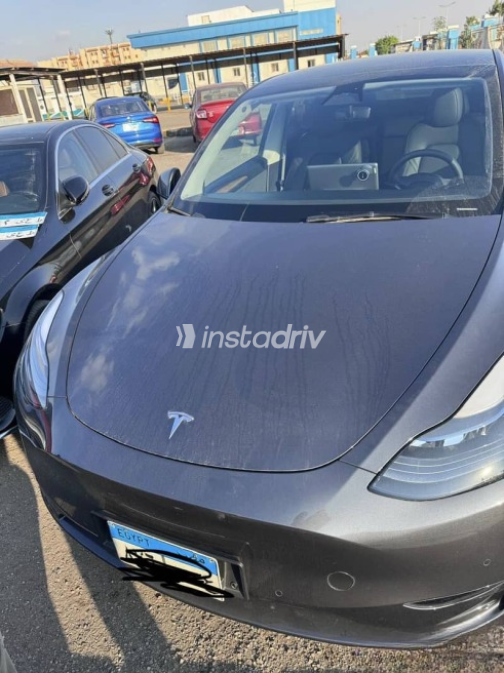 تسلا Model Y 2023 رمادي أوتوماتيك مستعملة للبيع في القاهرة - 4