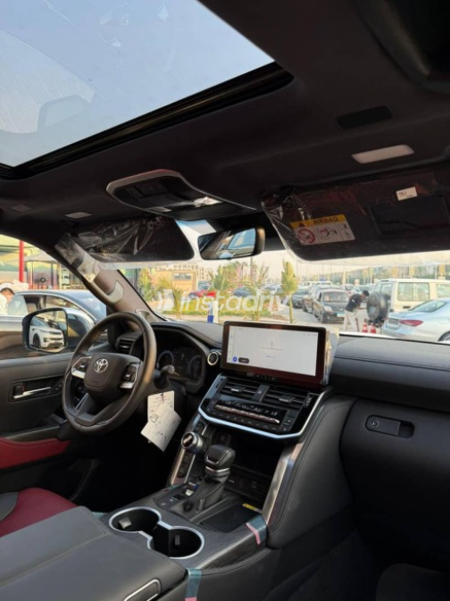 Toyota Land Cruiser 2026 White Automatic New for Sale in Cairo - 4