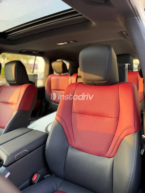 Toyota Land Cruiser 2026 White Automatic New for Sale in Cairo - 5