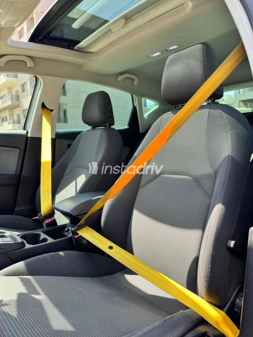 Seat Leon 2019 Silver Automatic Used for Sale in Sheraton - 1