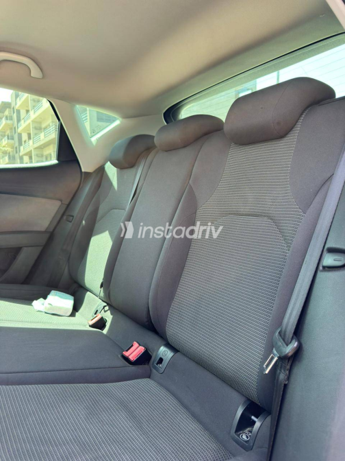 Seat Leon 2019 Silver Automatic Used for Sale in Sheraton - 5