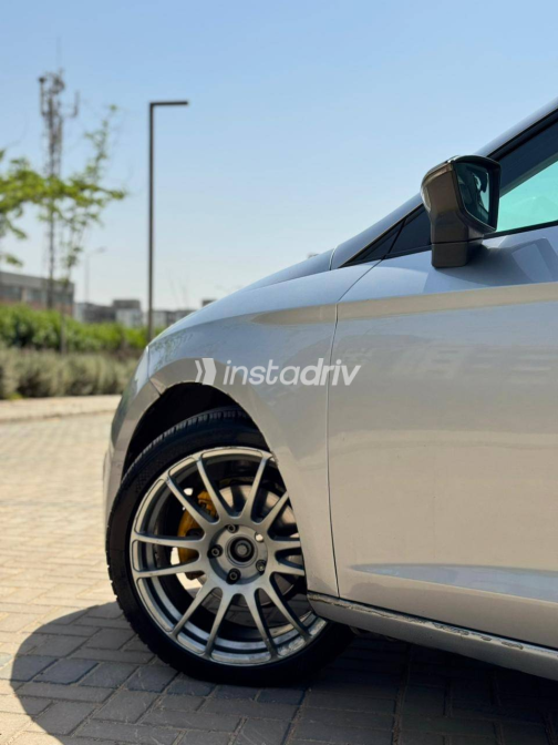 Seat Leon 2019 Silver Automatic Used for Sale in Sheraton - 6