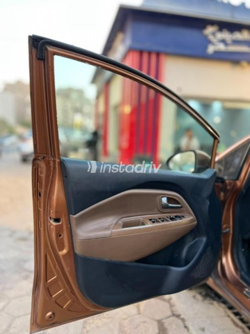 Kia Rio 2013 Gold Automatic Used for Sale in Nasr city - 9