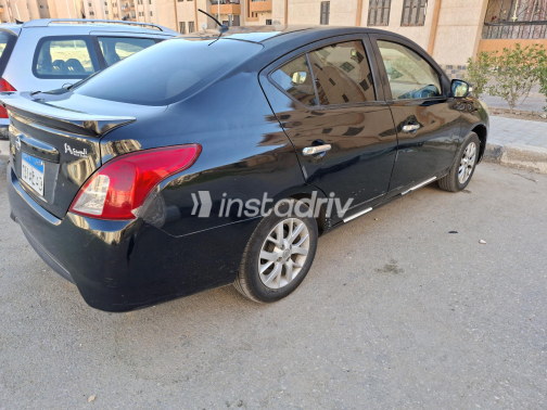 نيسان صنى 2019 أسود أوتوماتيك مستعملة للبيع في العاشر من رمضان - 1