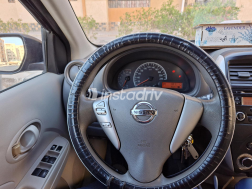 نيسان صنى 2019 أسود أوتوماتيك مستعملة للبيع في العاشر من رمضان - 9