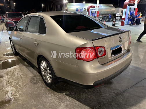 Volkswagen Jetta 2008 Gold Automatic Used for Sale in Cairo - 2