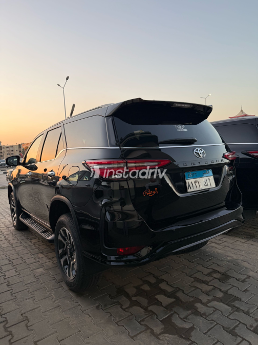 Toyota Fortuner 2025 Black Automatic Used for Sale in Nasr city - 1