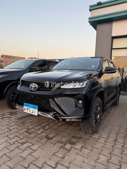 Toyota Fortuner 2025 Black Automatic Used for Sale in Nasr city - 3