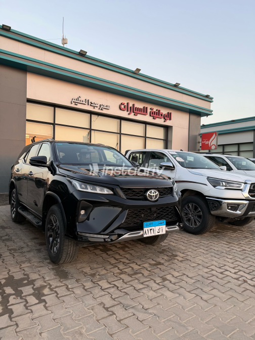 Toyota Fortuner 2025 Black Automatic Used for Sale in Nasr city - 4