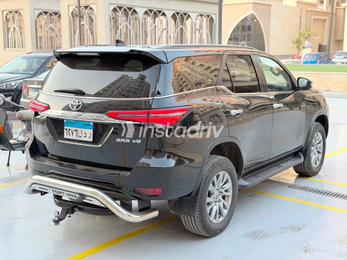 Toyota Fortuner 2024 Black Automatic Used for Sale in Nasr city - 3