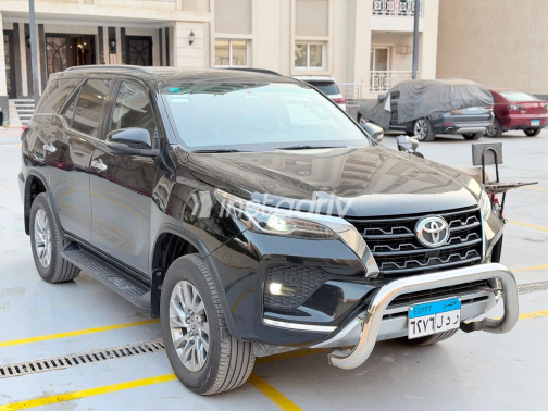 Toyota Fortuner 2024 Black Automatic Used for Sale in Nasr city - 5