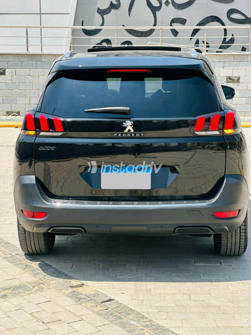 Peugeot 5008 2019 Black Automatic Used for Sale in Nasr city - 3