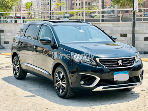 Peugeot 5008 2019 Black Automatic Used for Sale in Nasr city - 6