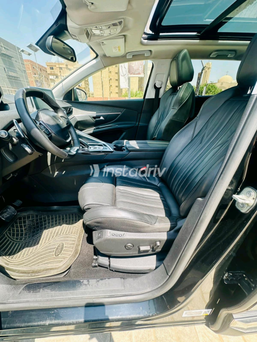 Peugeot 5008 2019 Black Automatic Used for Sale in Nasr city - 8