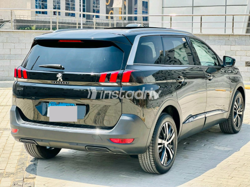 Peugeot 5008 2019 Black Automatic Used for Sale in Nasr city - 9
