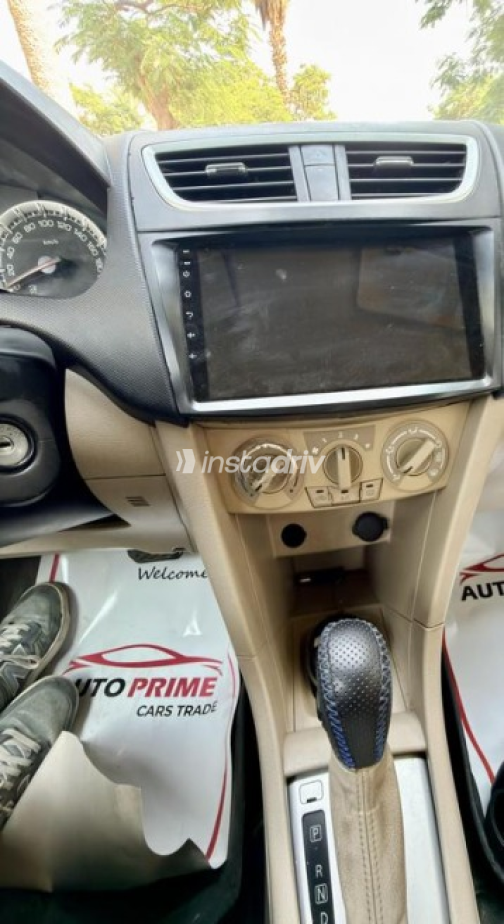 Suzuki Swift 2015 Dark Blue Automatic Used for Sale in Cairo - 9