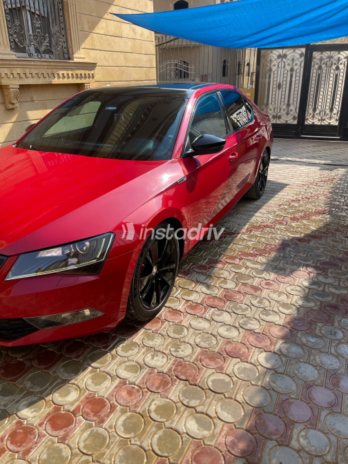 سكودا سوبيرب 2019 أحمر أوتوماتيك مستعملة للبيع في مصر الجديدة - 1