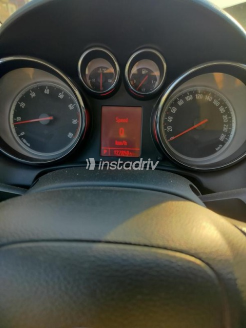 Opel Astra 2014 Eggplant Automatic Used for Sale in El Haram - 2