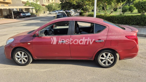 Nissan Sunny 2013 Red Automatic Used for Sale in Greater Cairo ( Cairo + Giza) - 3