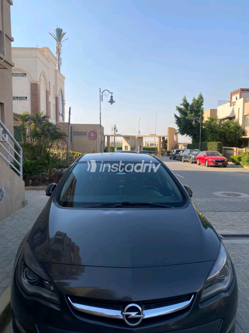 Opel Astra 2016 Dark Gray Automatic Used for Sale in Cairo - 3