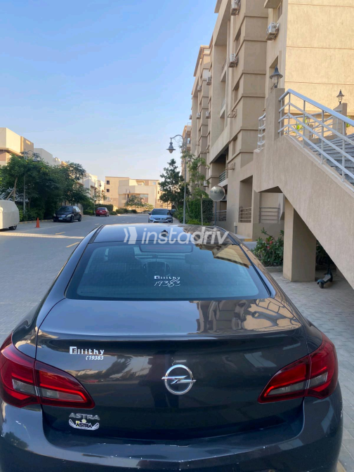 Opel Astra 2016 Dark Gray Automatic Used for Sale in Cairo - 5