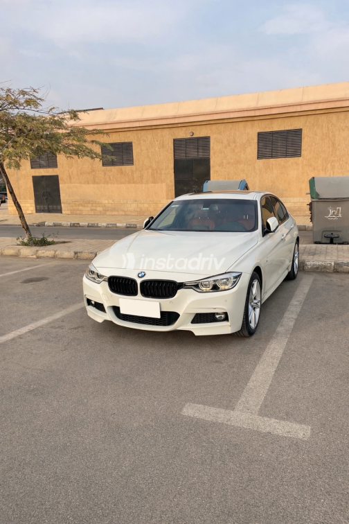 بي ام دبليو 320 2019 أبيض أوتوماتيك مستعملة للبيع في القاهرة - 3