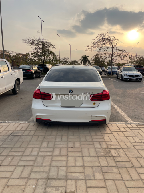 بي ام دبليو 320 2019 أبيض أوتوماتيك مستعملة للبيع في القاهرة - 4