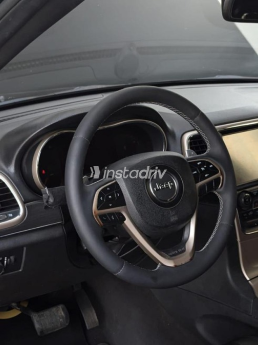 Jeep Grand Cherokee 2018 Black Automatic Used for Sale in Cairo - 4