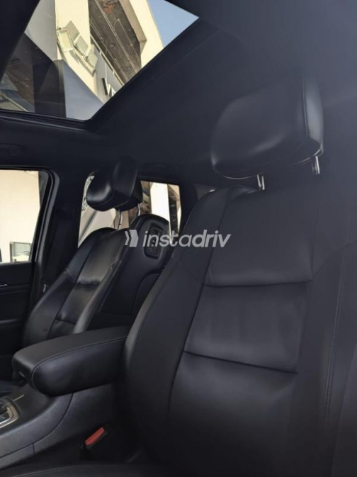 Jeep Grand Cherokee 2018 Black Automatic Used for Sale in Cairo - 5