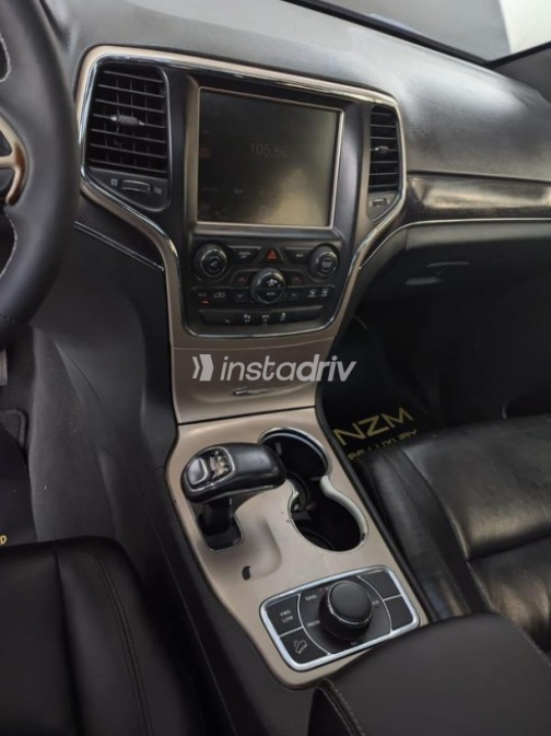 Jeep Grand Cherokee 2018 Black Automatic Used for Sale in Cairo - 6