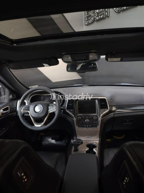 Jeep Grand Cherokee 2018 Black Automatic Used for Sale in Cairo - 9