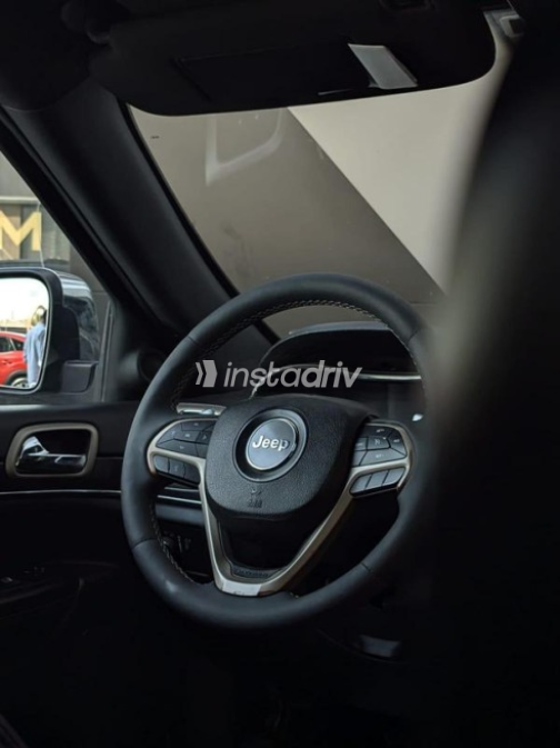 Jeep Grand Cherokee 2018 Black Automatic Used for Sale in Cairo - 10