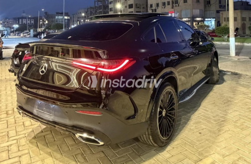مرسيدس GLC 300 2025 أسود أوتوماتيك مستعملة للبيع في مدينة الشيخ زايد - 4