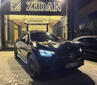 مرسيدس GLC 300 2025 أسود أوتوماتيك مستعملة للبيع في مدينة الشيخ زايد