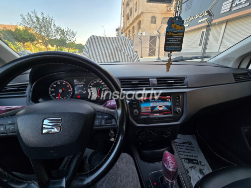 سيات ارونا 2019 أبيض أوتوماتيك مستعملة للبيع في القاهرة - 2