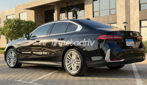 بي ام دبليو 520 2026 أسود أوتوماتيك مستعملة للبيع في مدينة الشيخ زايد - 4