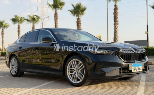 بي ام دبليو 520 2026 أسود أوتوماتيك مستعملة للبيع في مدينة الشيخ زايد - 5
