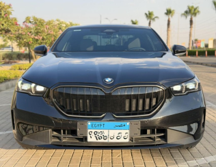 بي ام دبليو 520 2026 أسود أوتوماتيك مستعملة للبيع في مدينة الشيخ زايد